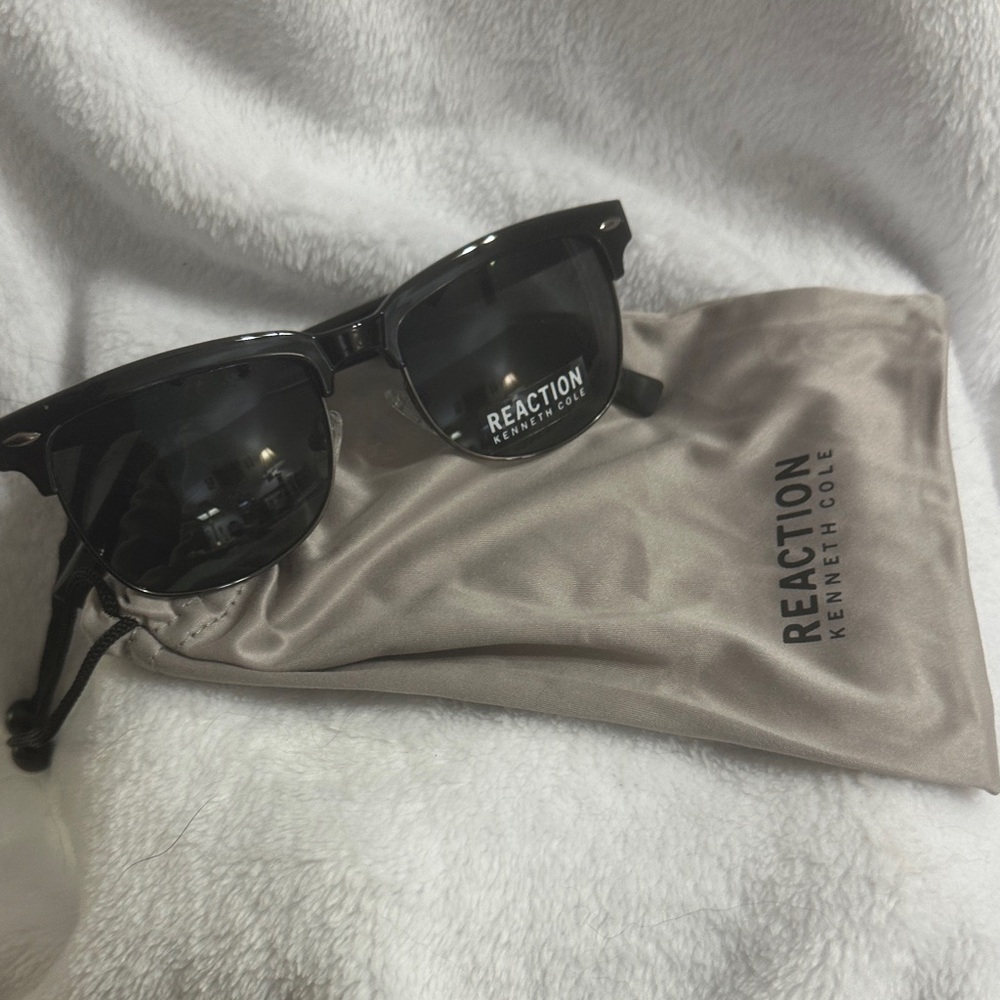 Kenneth Cole Reaction Classic Black Sunglasses